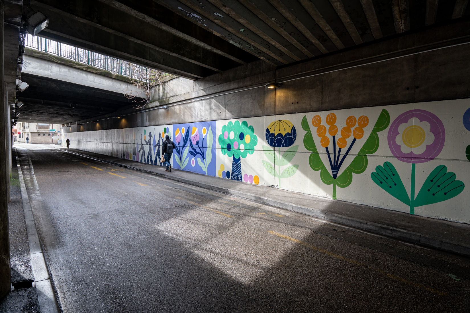 Fresque murale de Cécile Jaillard et Urban Art Agency, à Avignon, tunnel Monclar.
